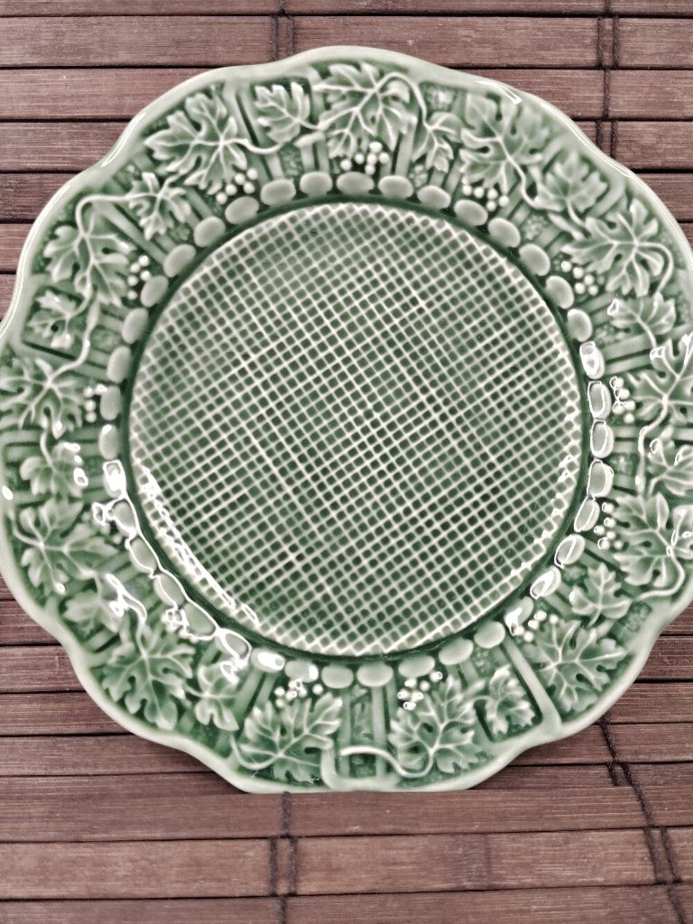 Bordallo Pinheiro Portugal Green Grape Leaf 6.5" Bread And Butter Plate